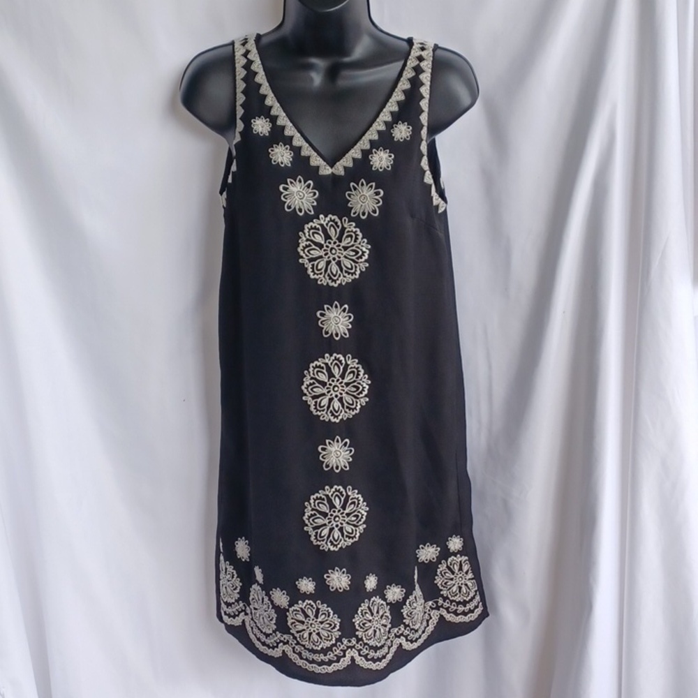 THML Black Embroidered Floral Sleeveless Dress - XS, 17" PTP, 34" L
